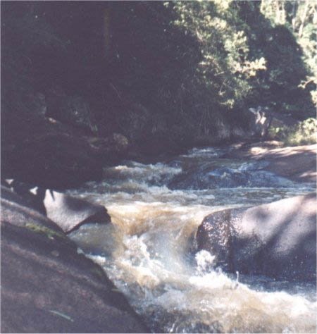 pedras_cachoeira_do_melo.jpg