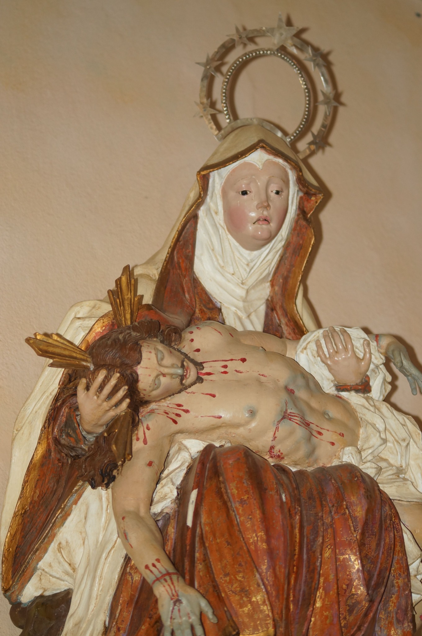 Nossa Senhora da Piedade e Cristo vistos de outro ângulo